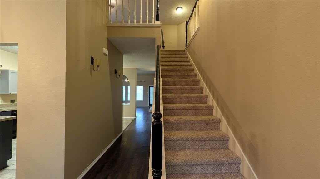 4924 Timberview Dr - Photo 2 of 12