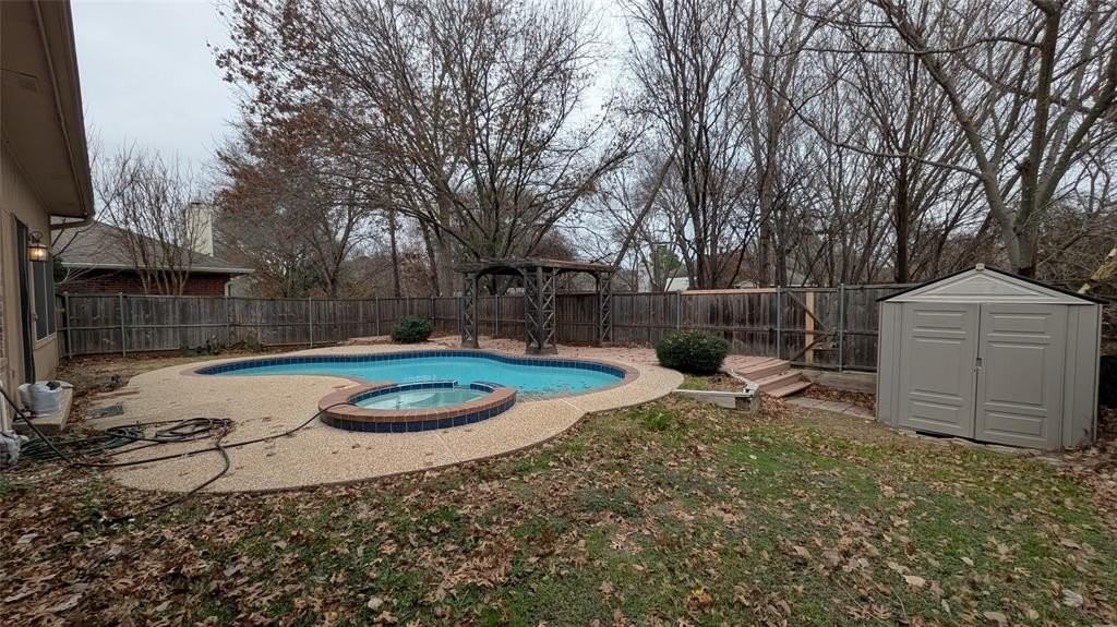 4924 Timberview Dr - Photo 4 of 12