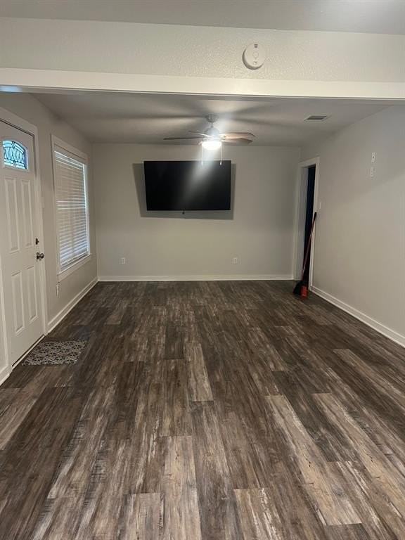 557 E Elm St - Photo 6 of 16