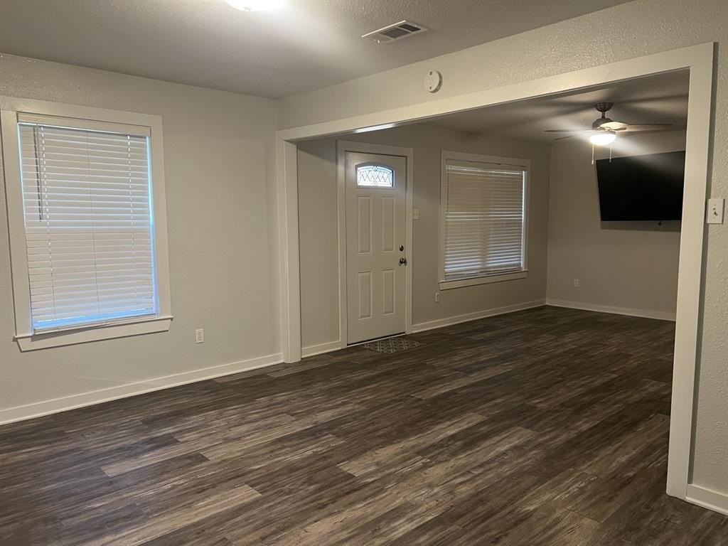 557 E Elm St - Photo 7 of 16