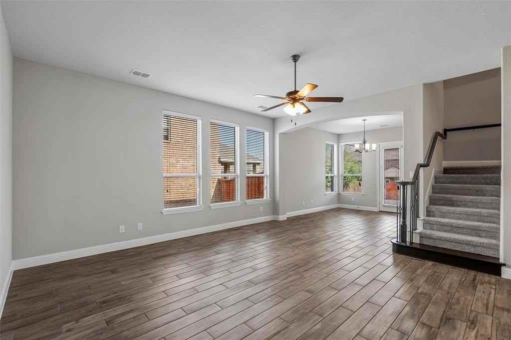 15105 Stargazer Dr - Photo 3 of 18