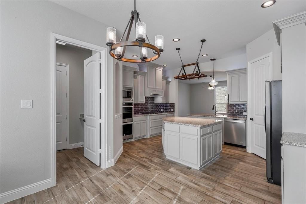 15105 Stargazer Dr - Photo 4 of 18