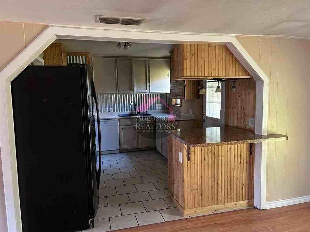 2210 Vine St - Photo 5 of 11