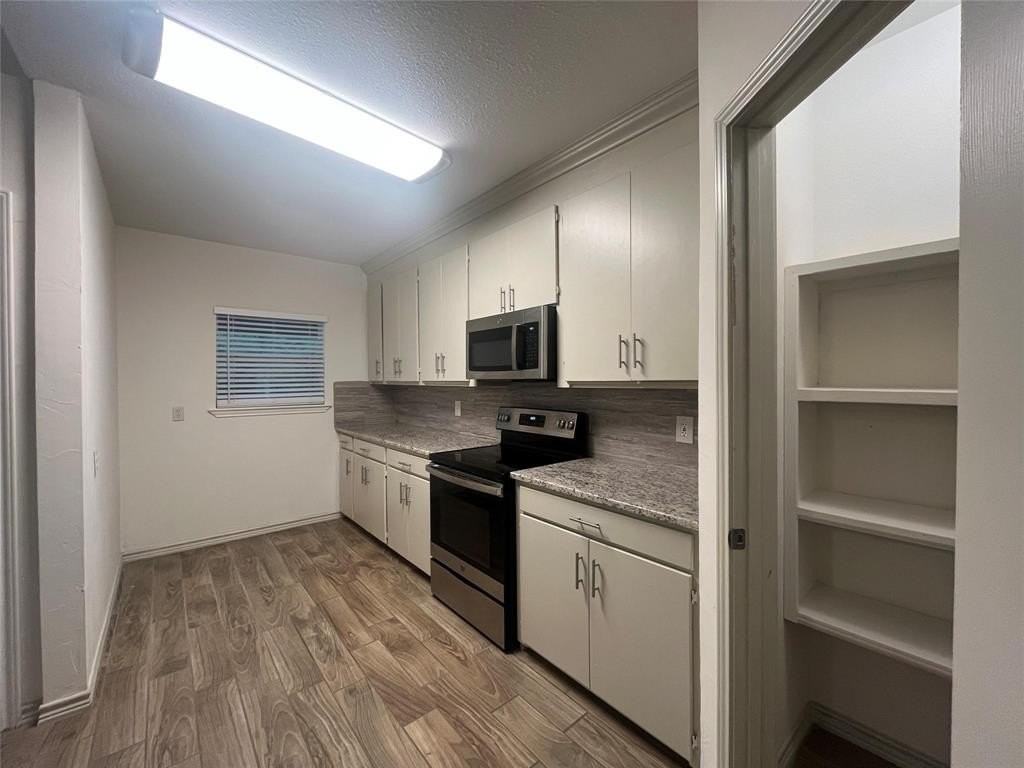 12046 Center St - Photo 5 of 19