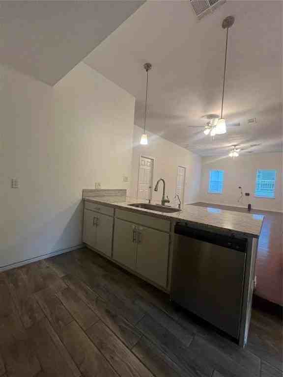 12046 Center St - Photo 6 of 19