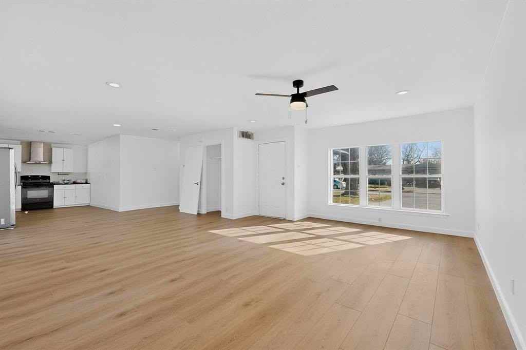 2321 Blyth Dr - Photo 5 of 18