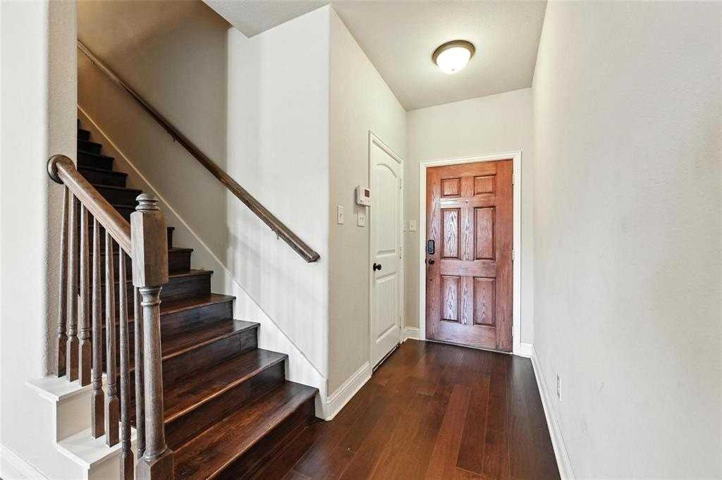 205 Corinna Ct - Photo 7 of 25