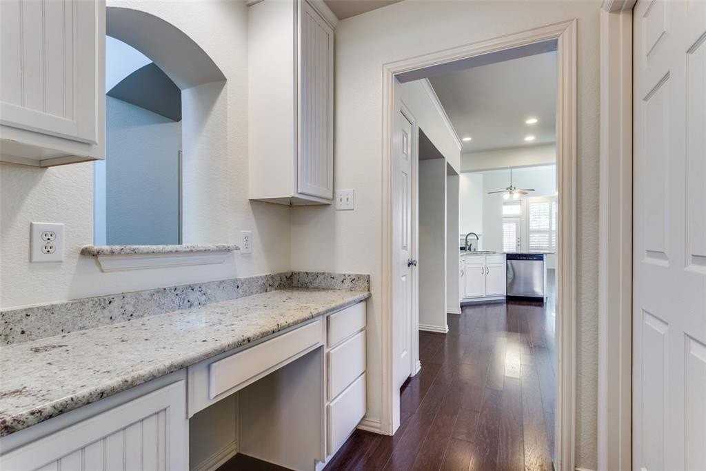 3309 Edgewater Dr - Photo 7 of 25