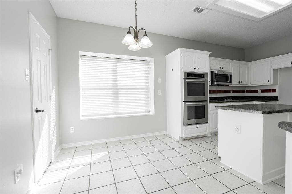 920 Dogwood Ln - Photo 6 of 35