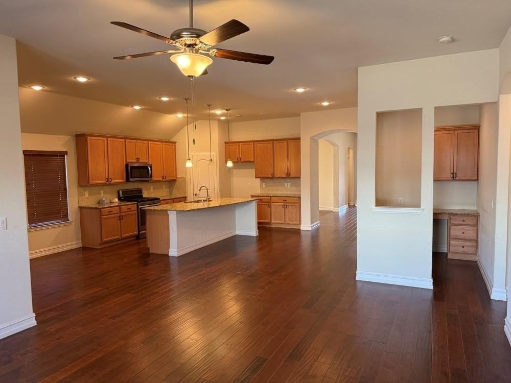 2333 Leeward Pl - Photo 2 of 17