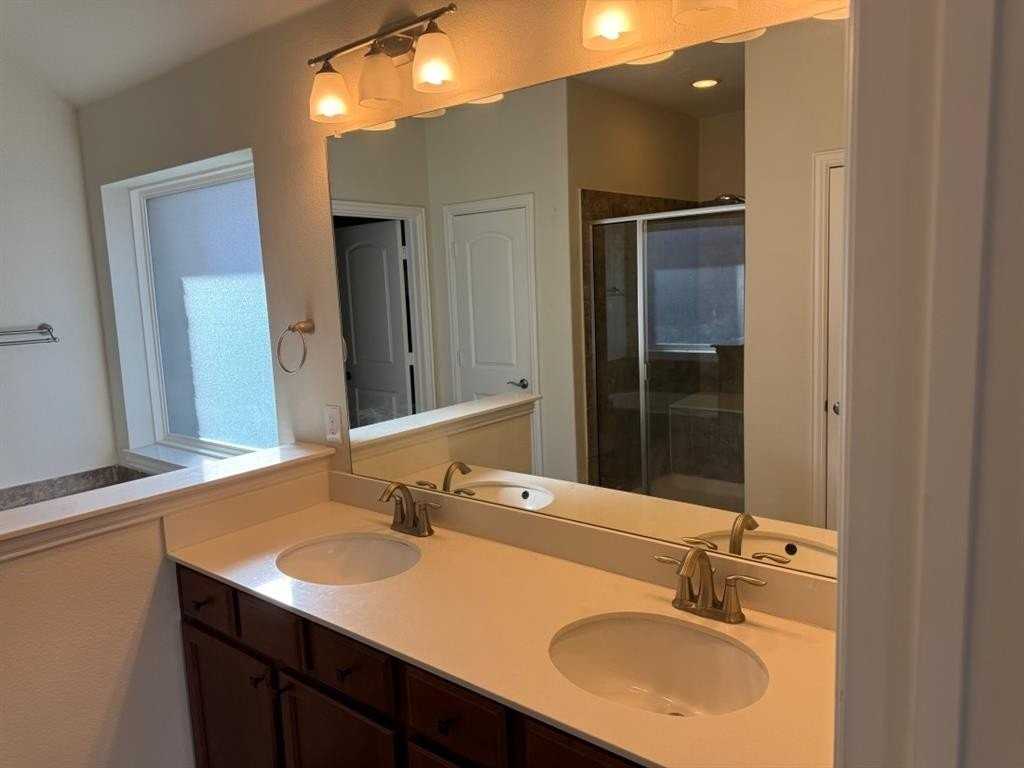 2333 Leeward Pl - Photo 5 of 17