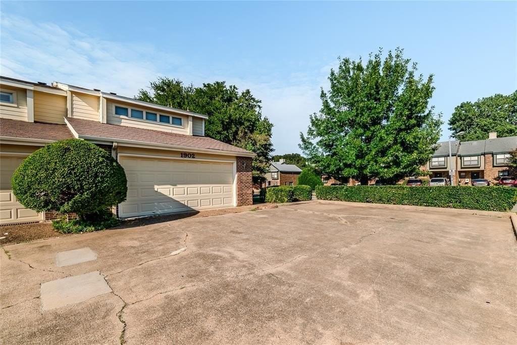 1902 Shorewood Dr - Photo 2 of 40