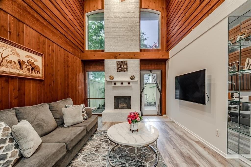 1902 Shorewood Dr - Photo 4 of 40