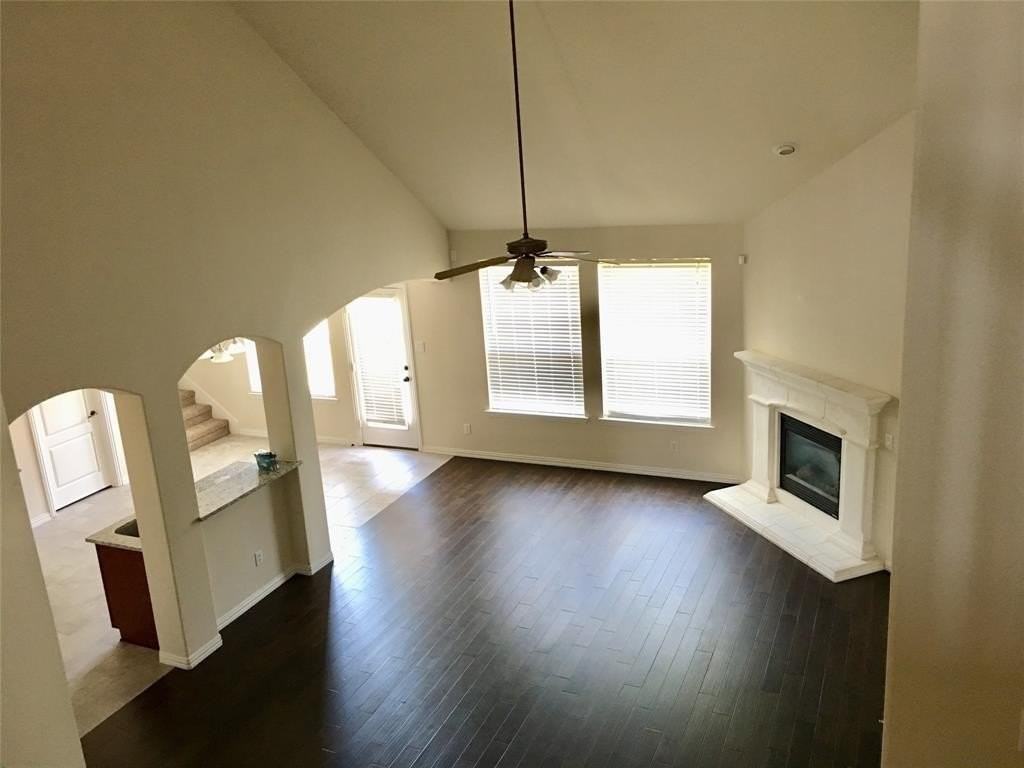 8904 Brook Hollow Dr - Photo 3 of 14