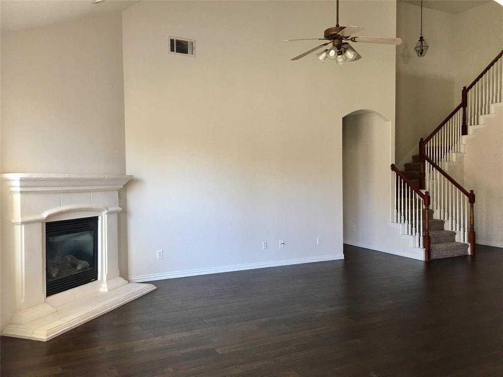 8904 Brook Hollow Dr - Photo 4 of 14