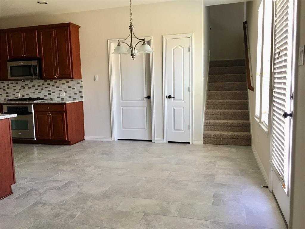 8904 Brook Hollow Dr - Photo 6 of 14