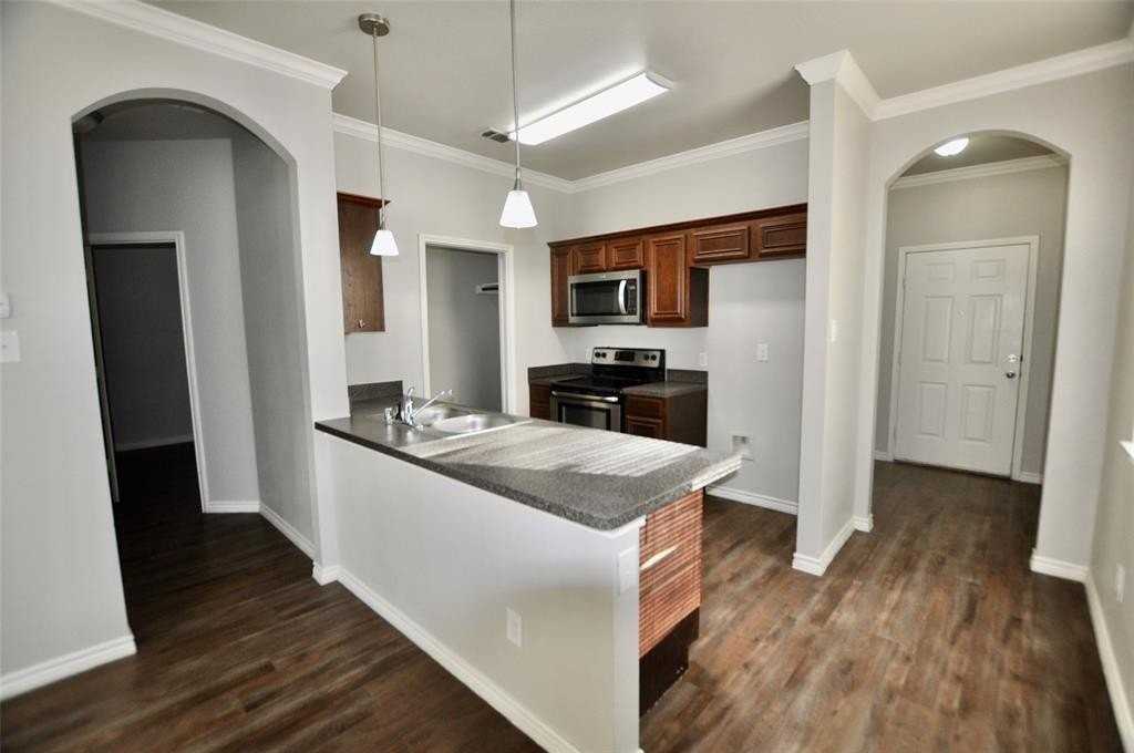 1106 Story Book Ln - Photo 2 of 14