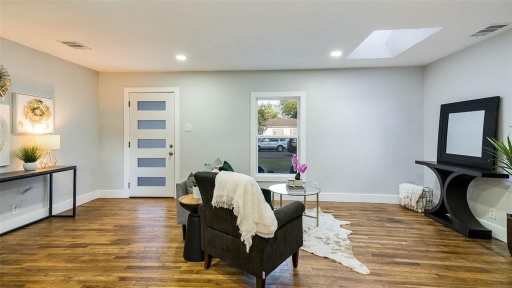 10523 Newcombe Dr - Photo 3 of 25