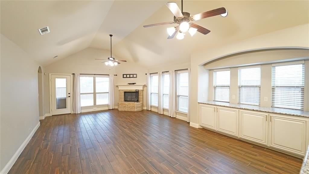 729 Paintbrush Ct - Photo 2 of 20