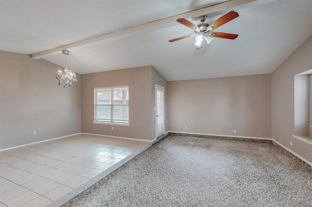 2124 Robinson St - Photo 7 of 40