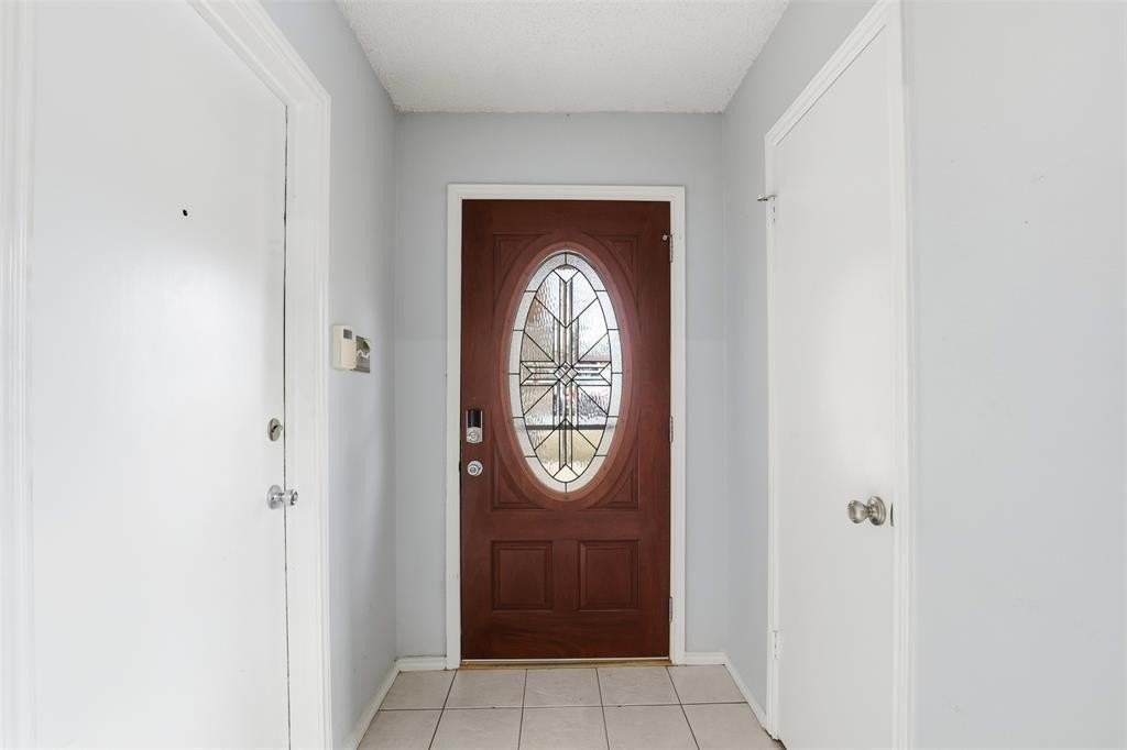 1611 Willow Ln - Photo 2 of 17