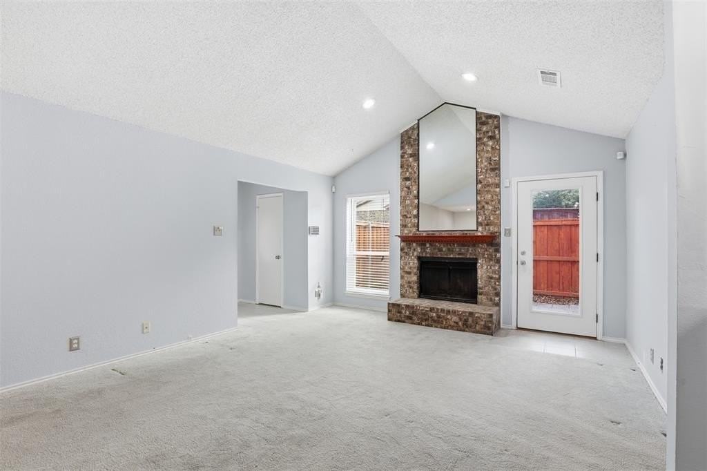 1611 Willow Ln - Photo 3 of 17