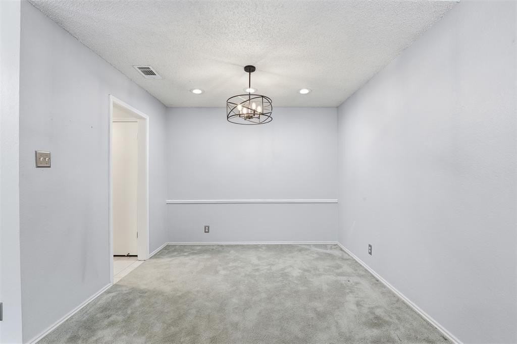 1611 Willow Ln - Photo 4 of 17