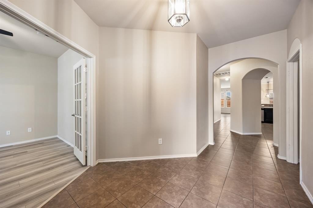 2028 Carriage Rd - Photo 3 of 22