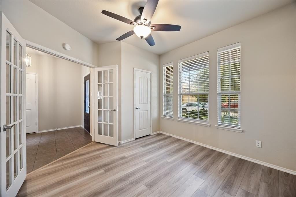 2028 Carriage Rd - Photo 5 of 22