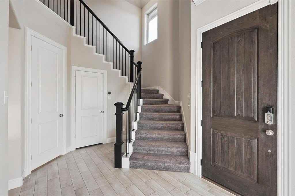 521 Hutchinson Ln - Photo 3 of 21