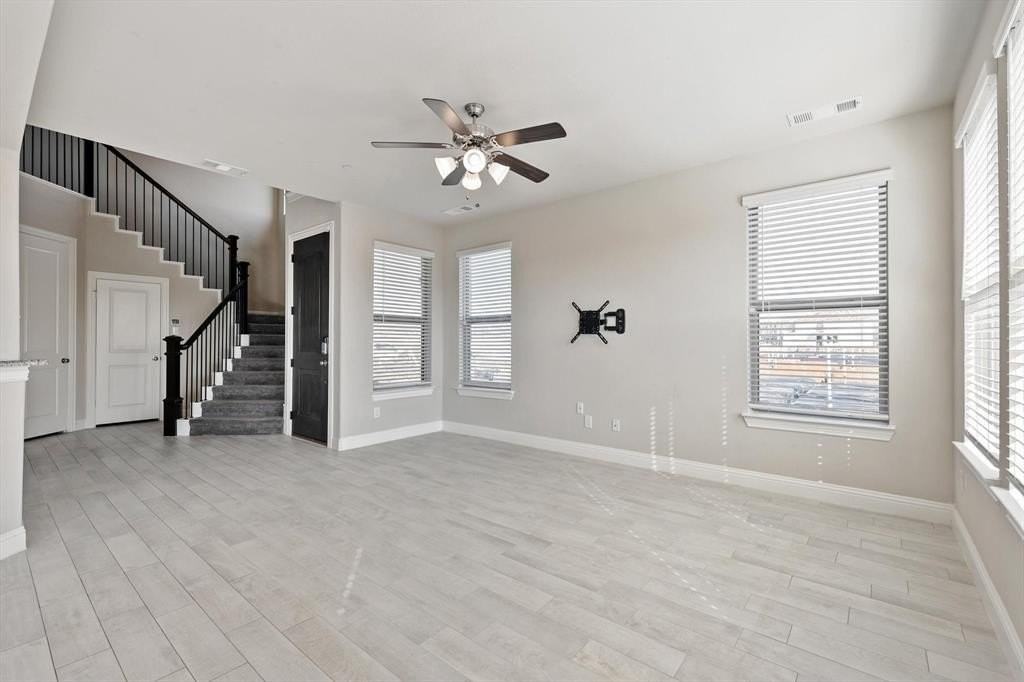 521 Hutchinson Ln - Photo 5 of 21