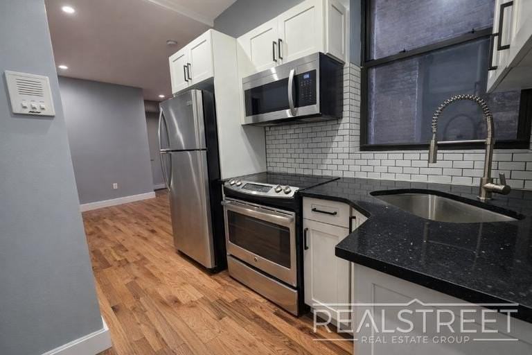 1362 Saint Johns Pl #1 - Photo 4 of 10