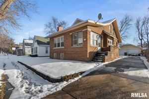 featured image of 1816 W Callender Ave