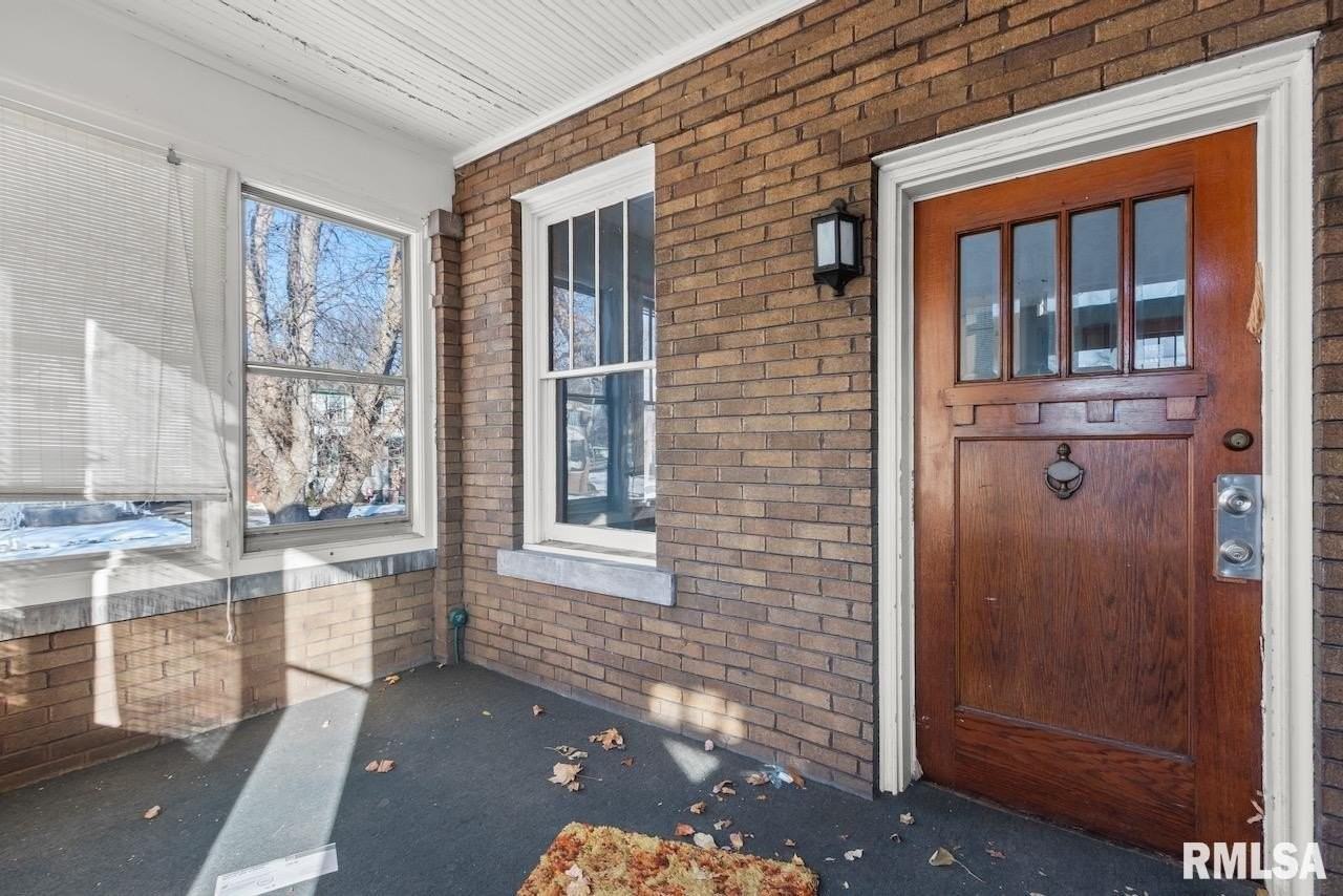 1816 W Callender Ave - Photo 3 of 31