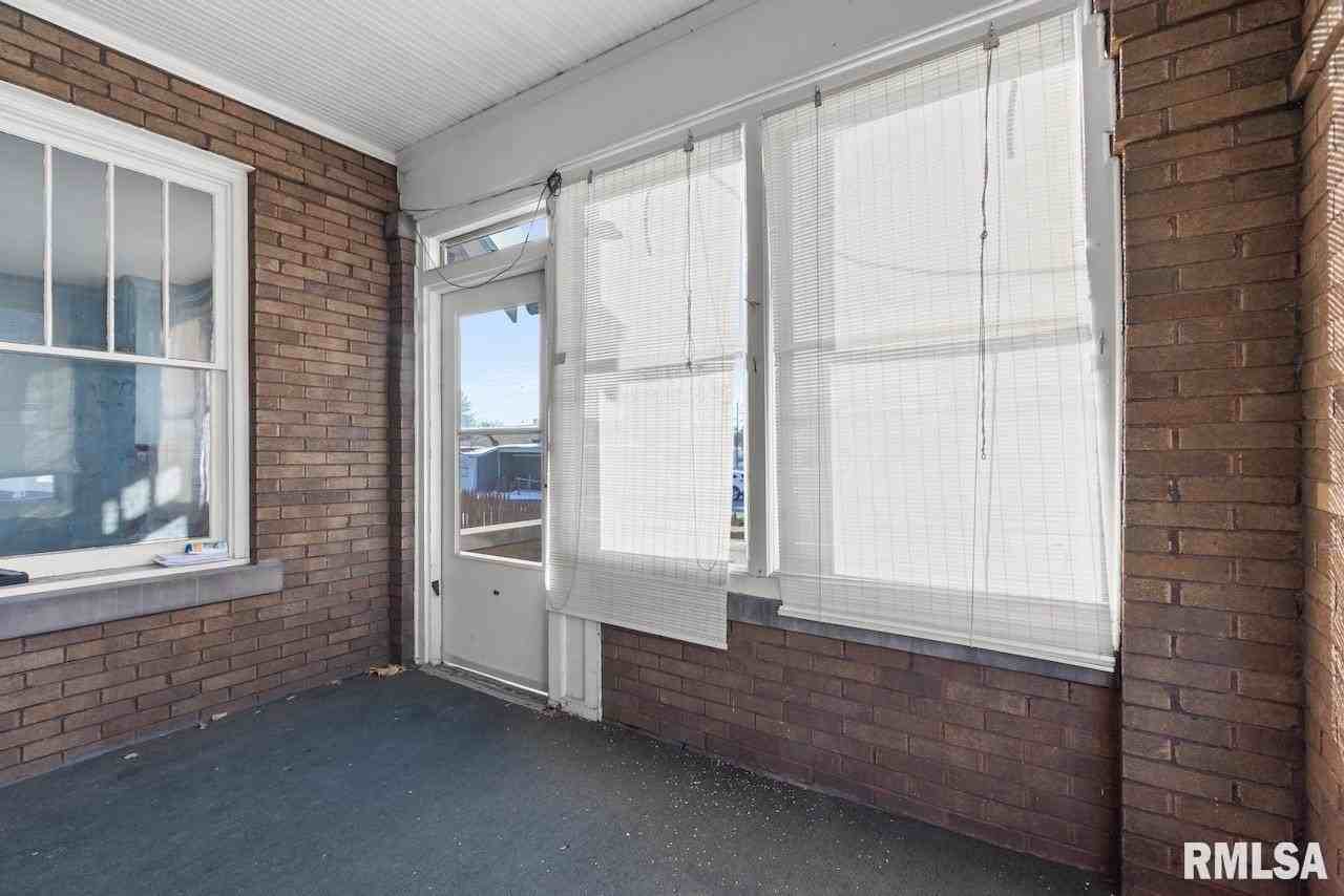 1816 W Callender Ave - Photo 4 of 31