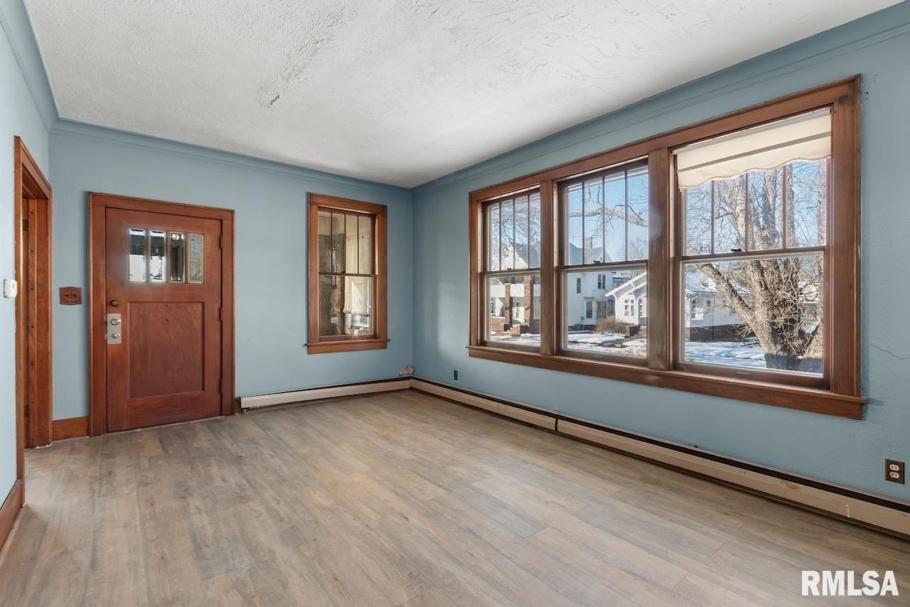 1816 W Callender Ave - Photo 5 of 31