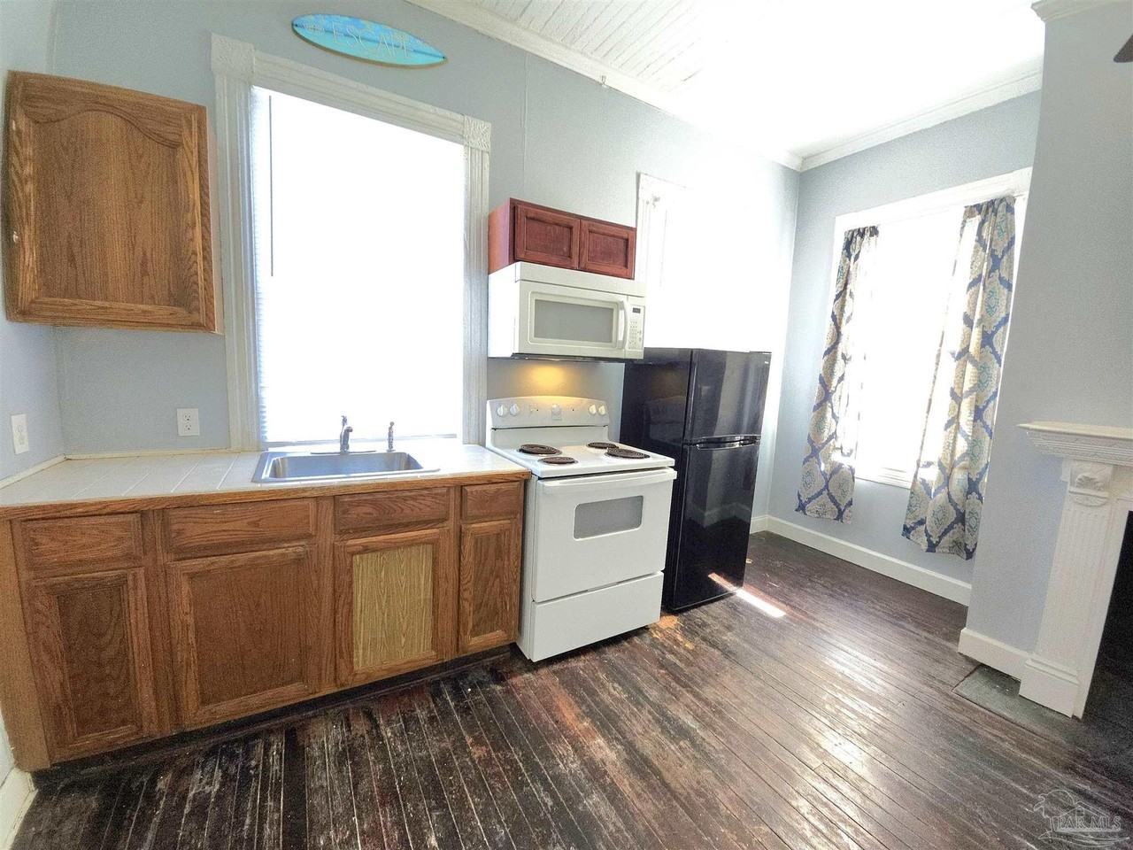 911 N Spring St #3 - Photo 5 of 13