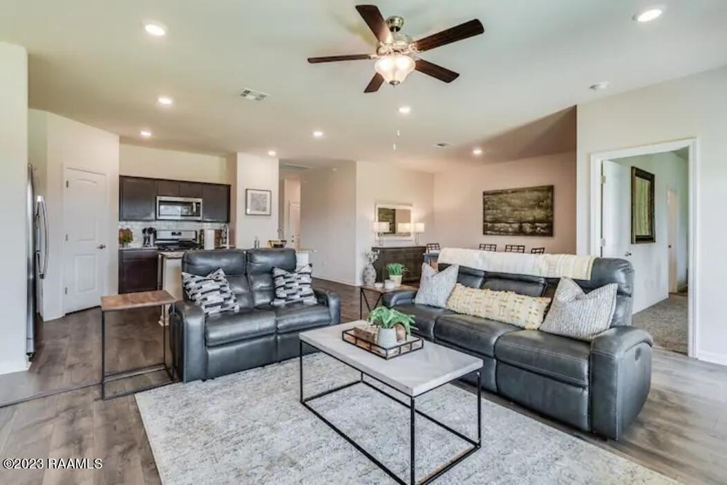 406 Starlight Dr - Photo 2 of 22