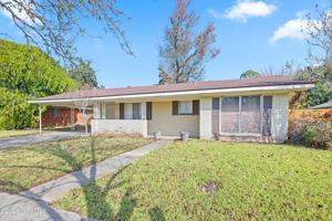 featured image of 207 Ashwood Dr