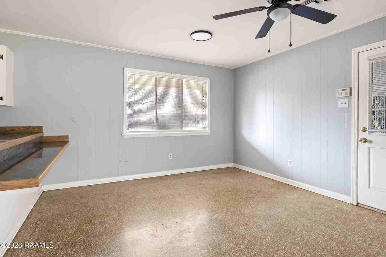 207 Ashwood Dr - Photo 5 of 22