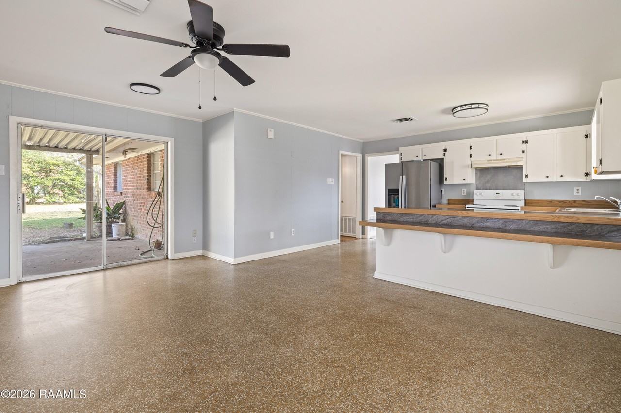 207 Ashwood Dr - Photo 6 of 22