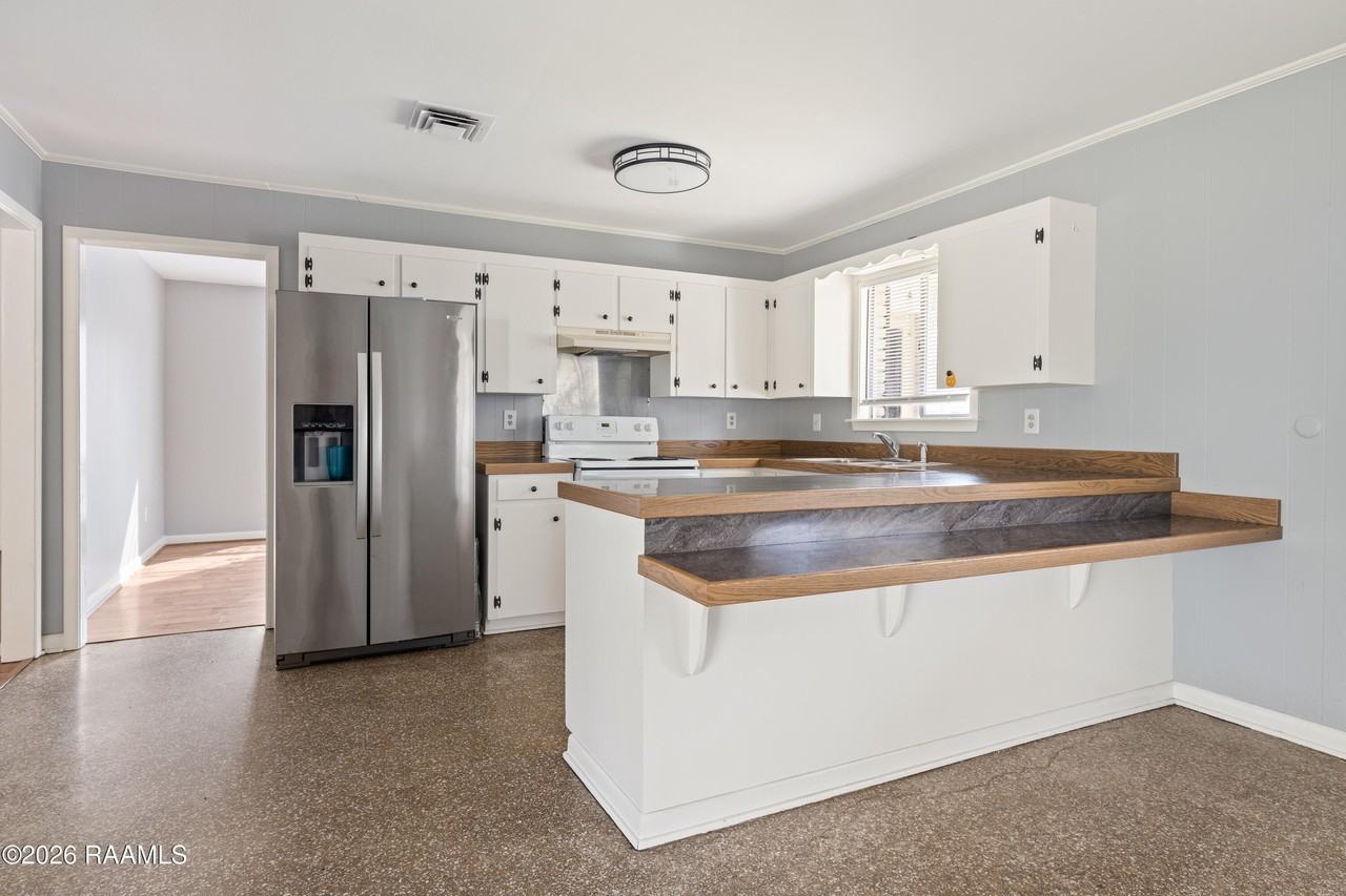 207 Ashwood Dr - Photo 7 of 22