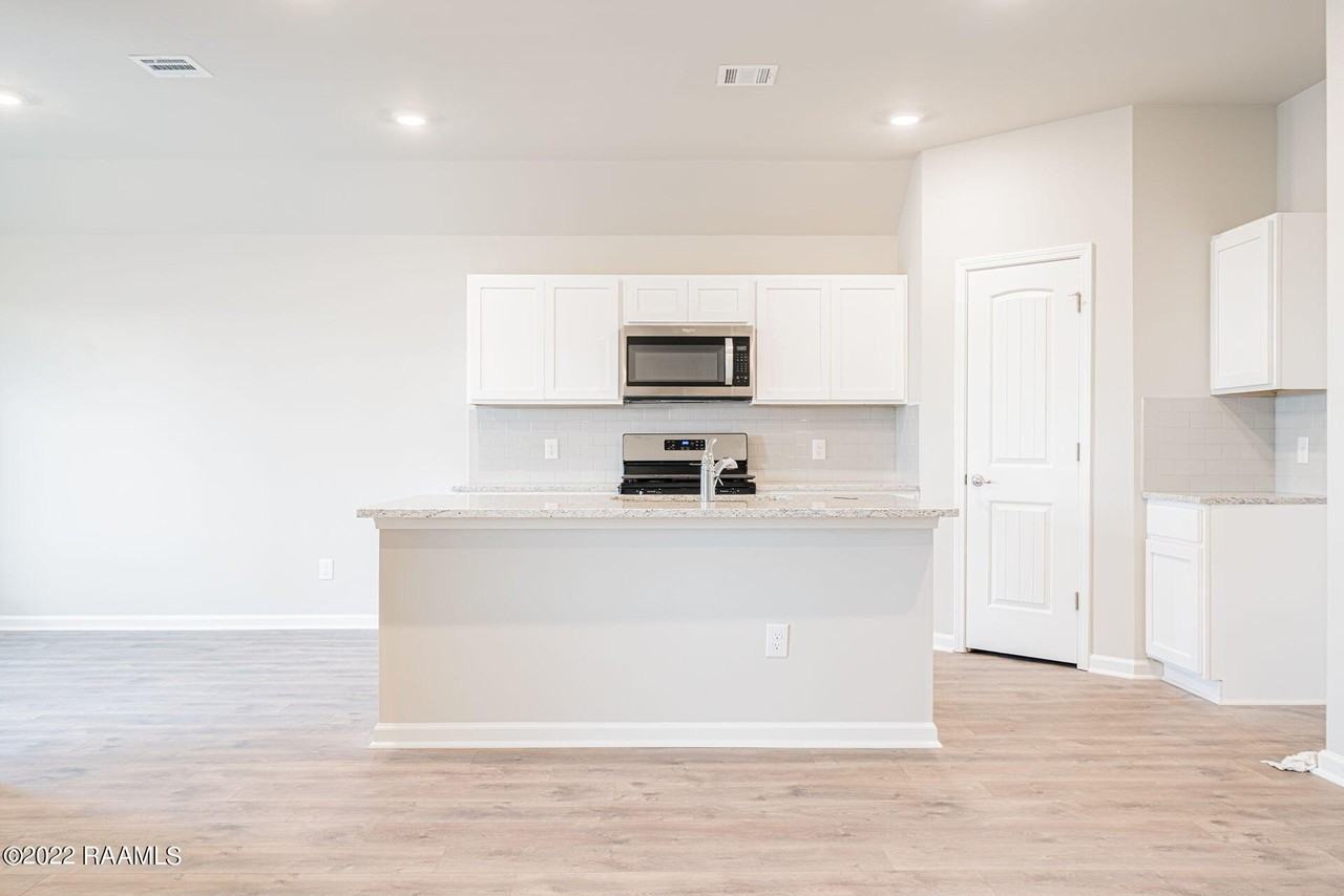 130 Lucille Dr - Photo 3 of 22