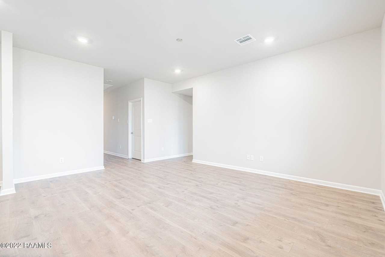 130 Lucille Dr - Photo 5 of 22