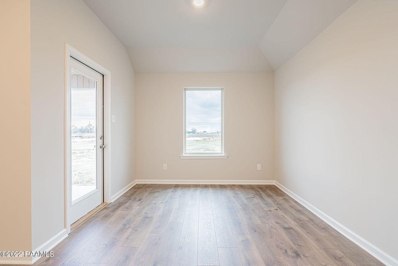 130 Lucille Dr - Photo 6 of 22