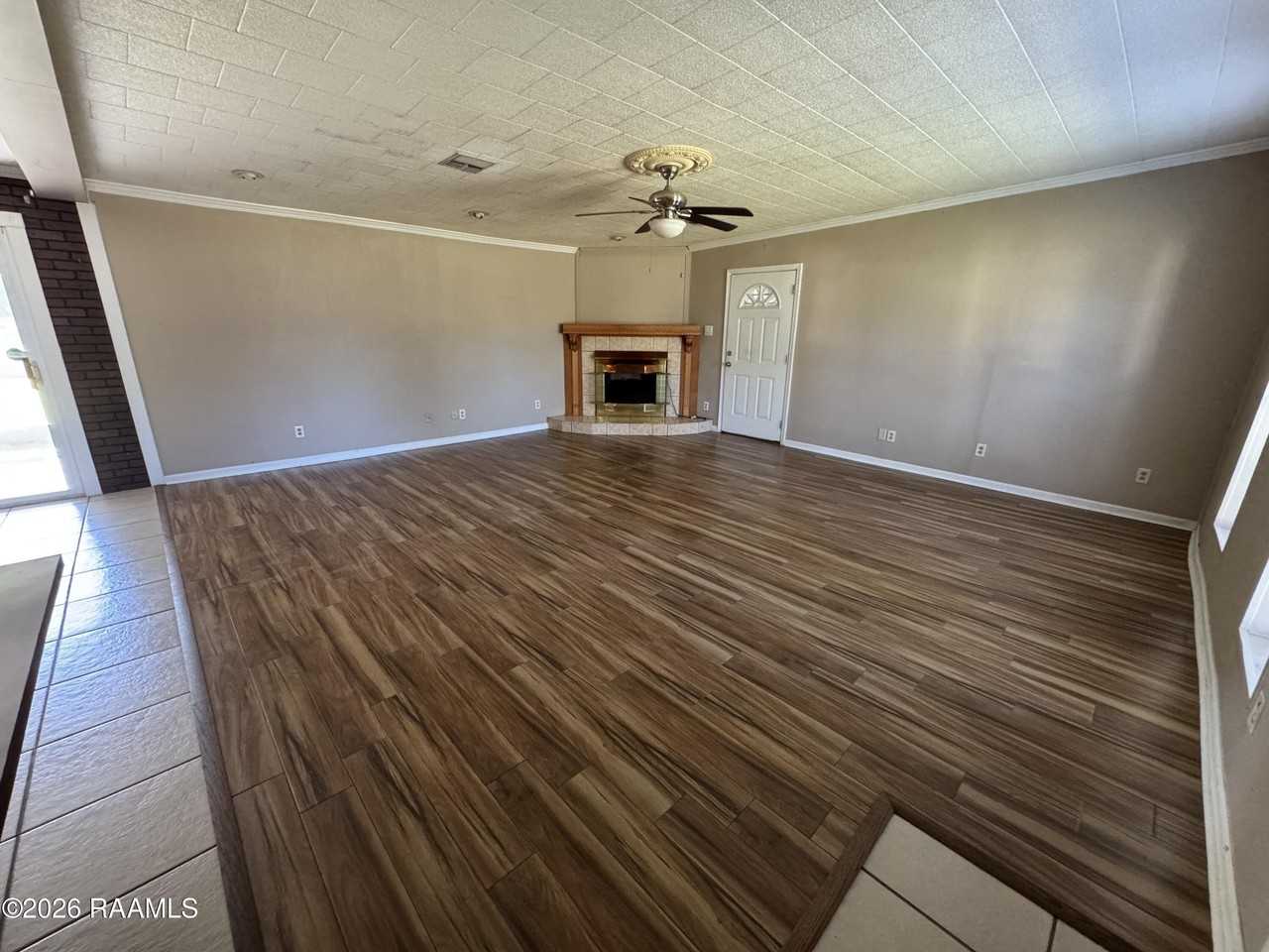 432 Saint Charles St - Photo 2 of 12