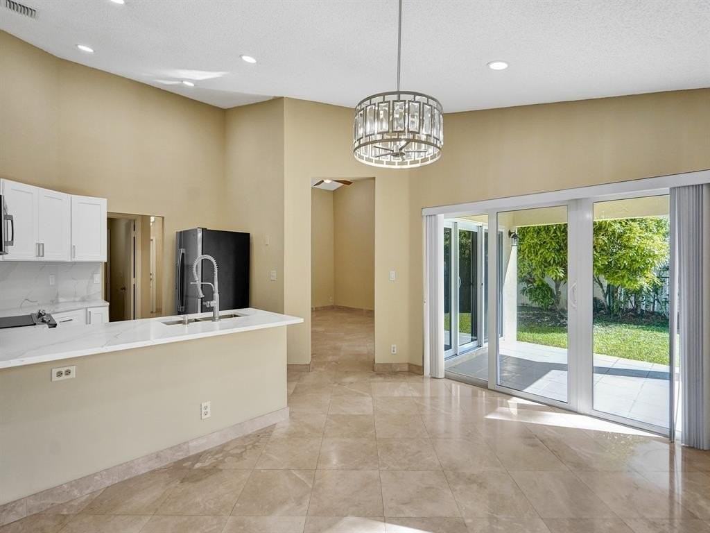 8452 Nw 47th St - Photo 7 of 18