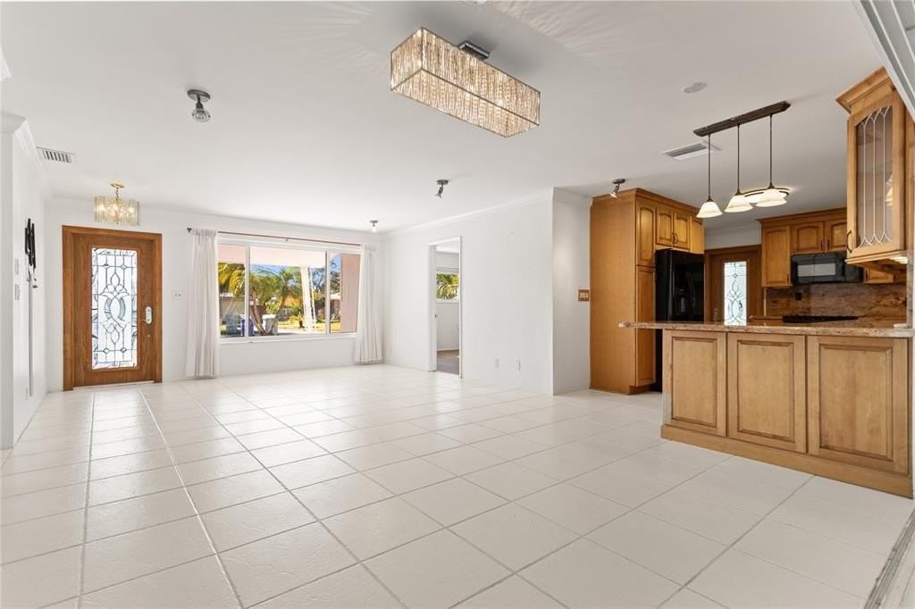 2325 Ne 9th St - Photo 2 of 50