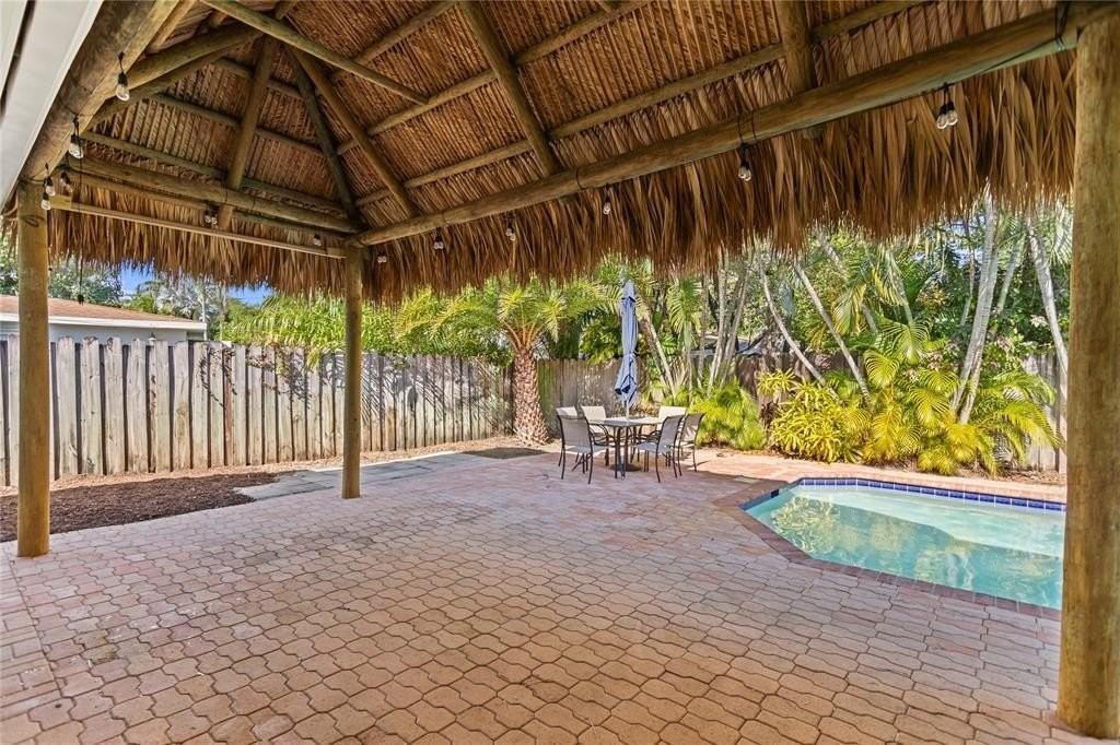 2325 Ne 9th St - Photo 5 of 50