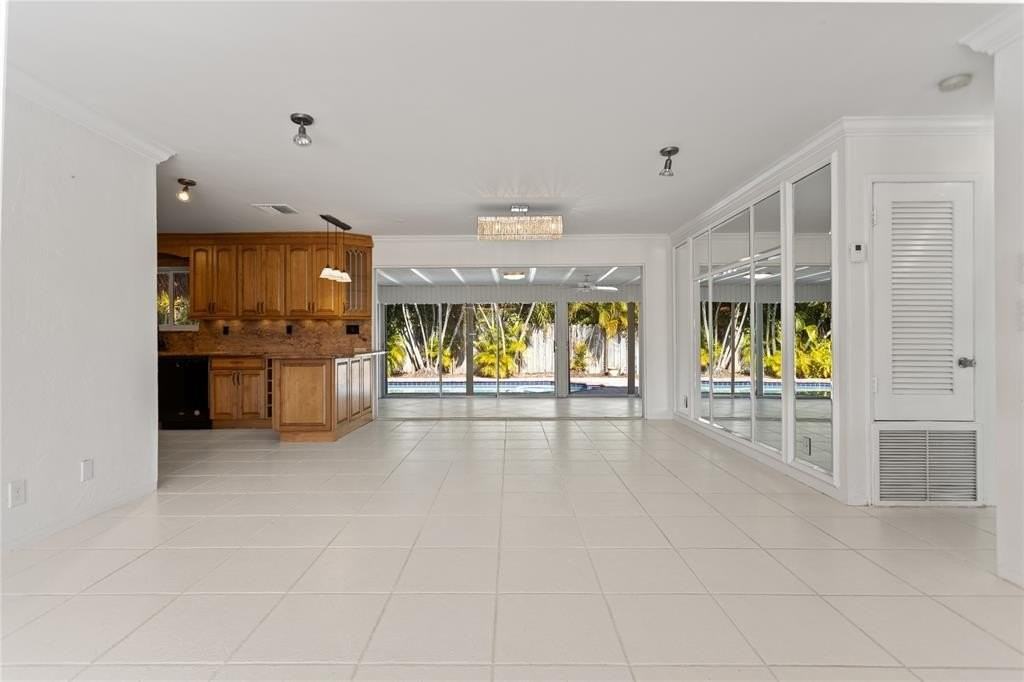 2325 Ne 9th St - Photo 7 of 50